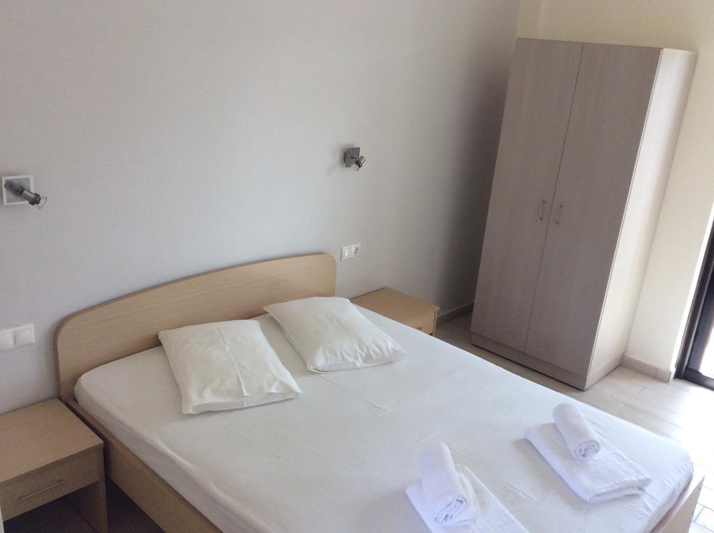 פלאקיאס Elena Rooms חדר תמונה
