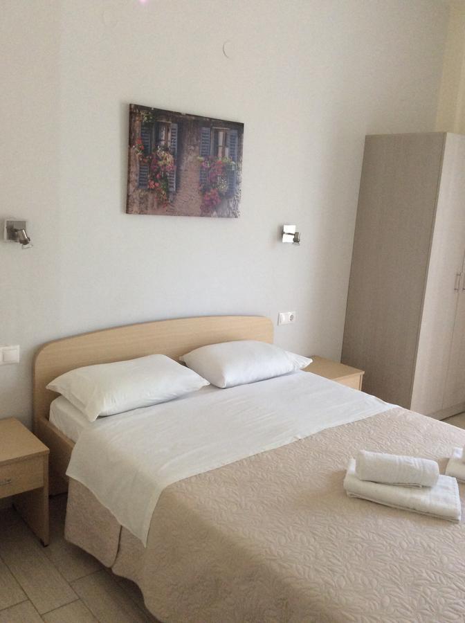 פלאקיאס Elena Rooms מראה חיצוני תמונה