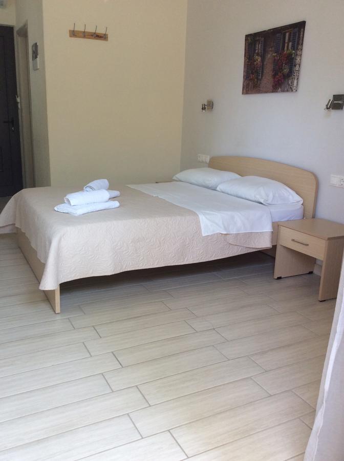 פלאקיאס Elena Rooms מראה חיצוני תמונה