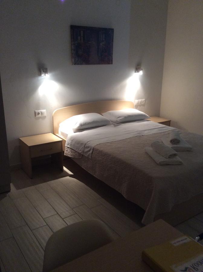 פלאקיאס Elena Rooms מראה חיצוני תמונה